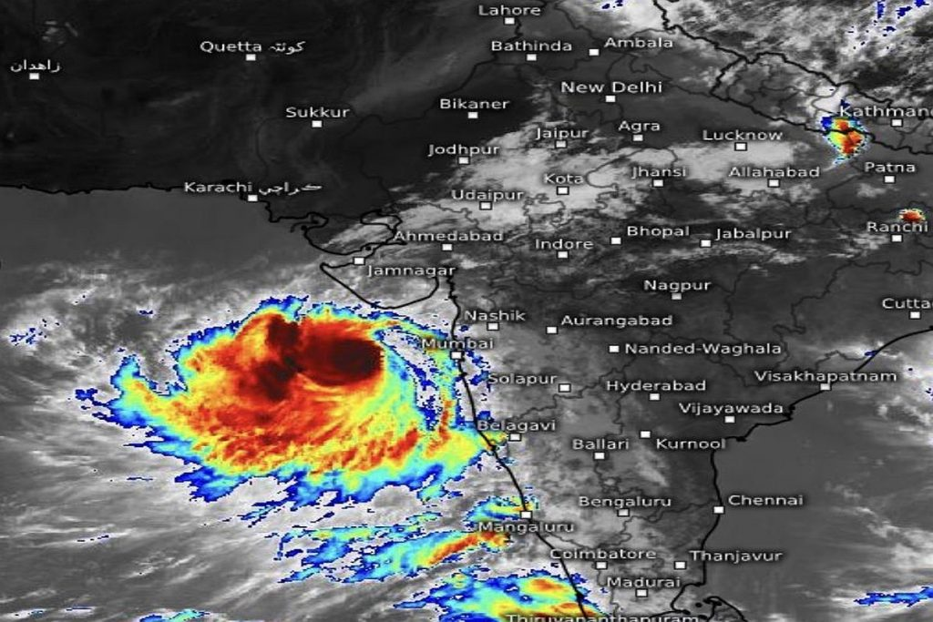 कच्छ और गुजरात के लिए बढ़ी चिंता: चक्रवात बिपारजॉय ने बदला रास्ता