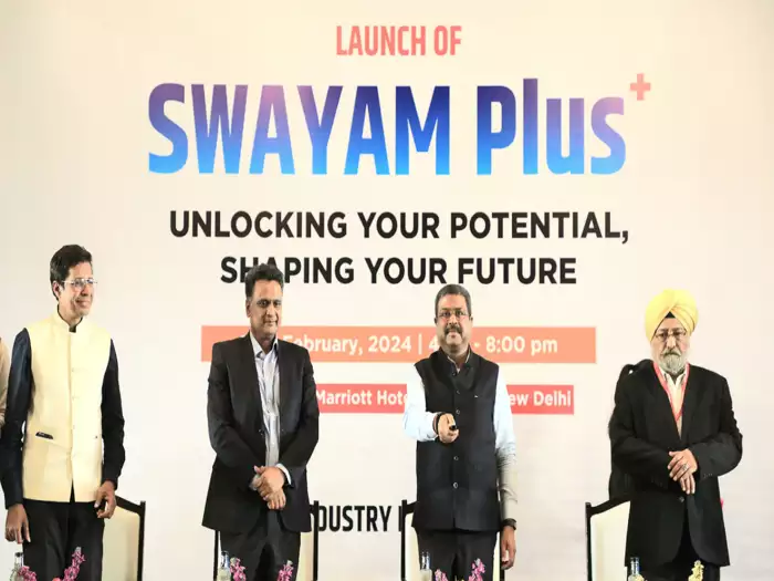 SWAYAM Plus पोर्टल लॉन्च, घर बैठे IIT, IIM जैसे संस्थानों से कर सकेंगे कोर्स