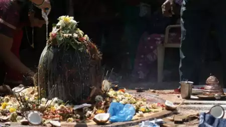 अयोध्या: शिव मंदिर 32 साल बाद फिर खुला, विवादित बाबरी ढांचा ध्वस्त किए जाने के बाद से था बंद